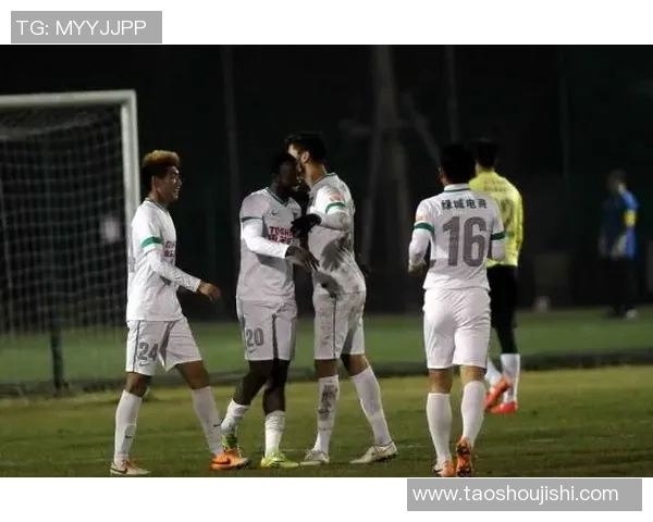 杭州迎来足球巨星助阵本地联赛引发球迷热烈关注