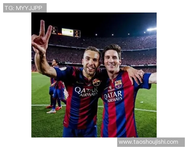 足球明星与梅西亲密拥抱瞬间展现友谊与荣耀的温暖画面