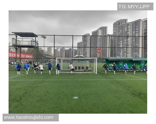 足球明星齐聚武汉激情对决点燃比赛日盛况